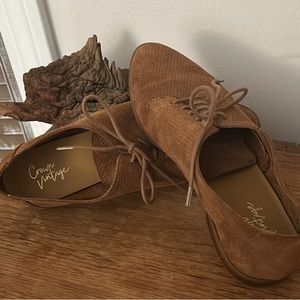 Crown Vintage Lace Up Loafers / size 7.5
